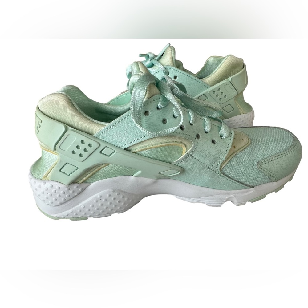 Nike Huarache Run SE Igloo Green 6.5 Youth | 8 Women Running Sneakers. b15 - Picture 6 of 9